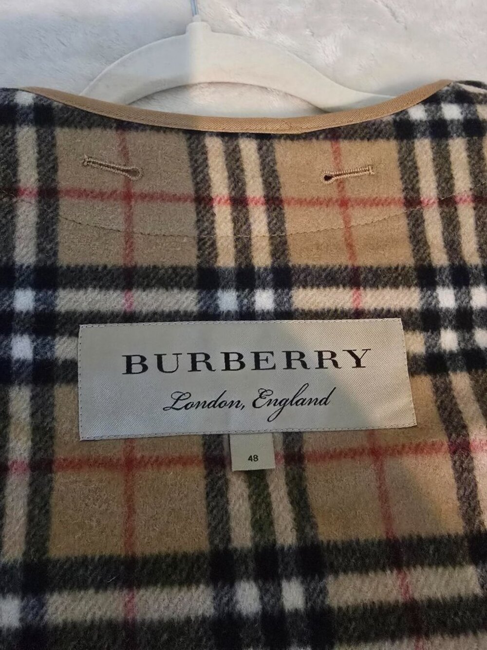 Authentic Burberry Vintage Check Sleeveless Coat - Beige Like New - Picture 13 of 14